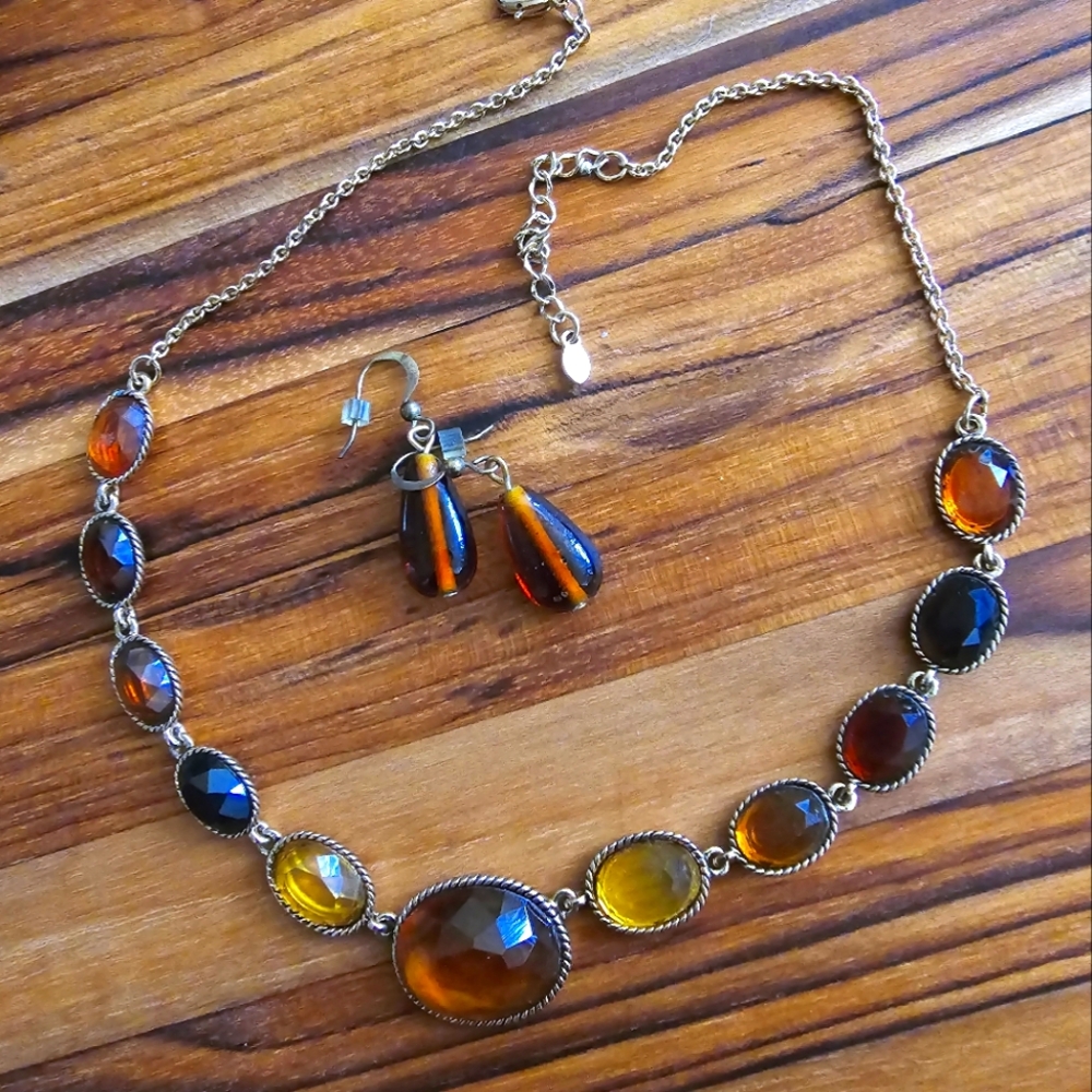 Monet necklace